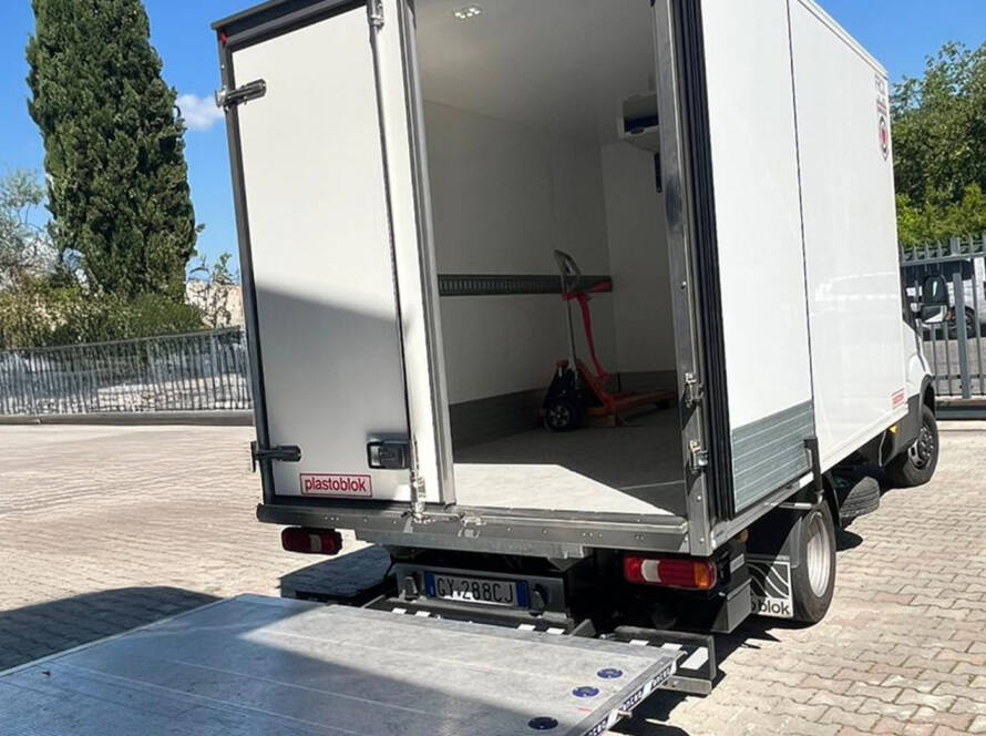 Camion-Tgsgo-cella-frigorifero